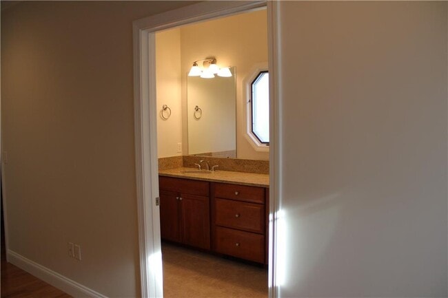 Building Photo - 5 Kristin Ct