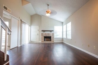 Building Photo - Beautiful 2 Bedroom, 2 Bath Townhome in Gated Community! $400 off first month rent!