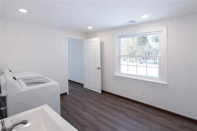 Building Photo - 7349 Tippecanoe Rd