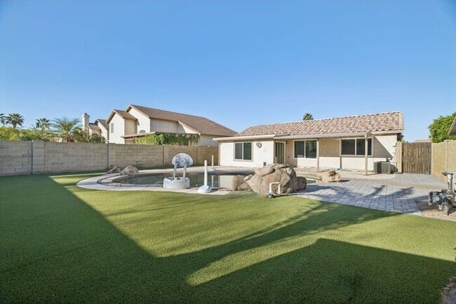 Building Photo - 1057 S Jamaica Way