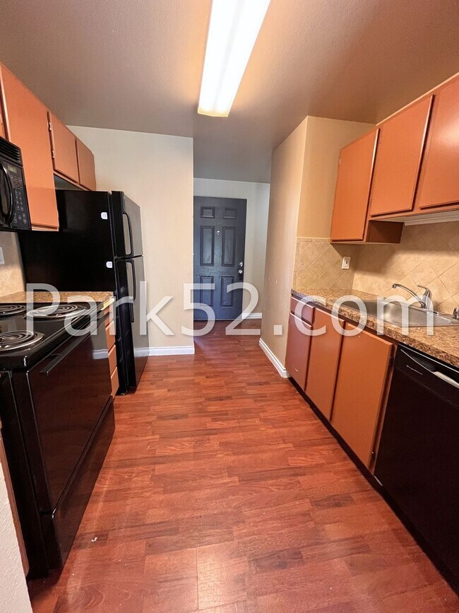 Building Photo - Puyallup Area 2 Bedroom 2nd Floor Apartment