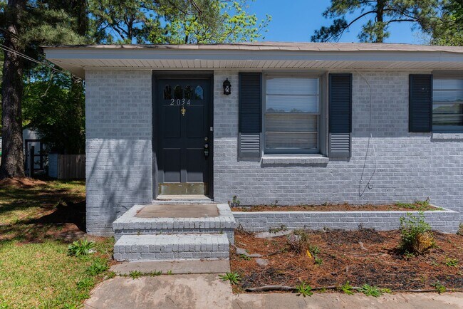 Building Photo - $1,250 - 3 bed/1 bath single-family home f...
