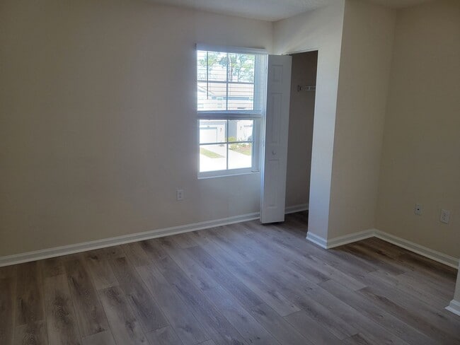 Building Photo - New beautiful Three bedroom Two and a half bath two-story townhome