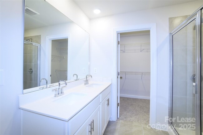 Building Photo - 221 Arden Dr