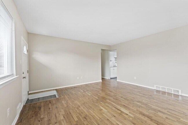 Building Photo - 1165 5th St