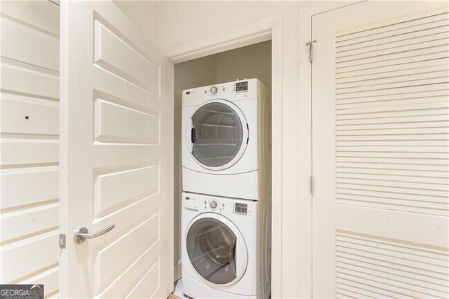 Building Photo - 1080 Peachtree St NE