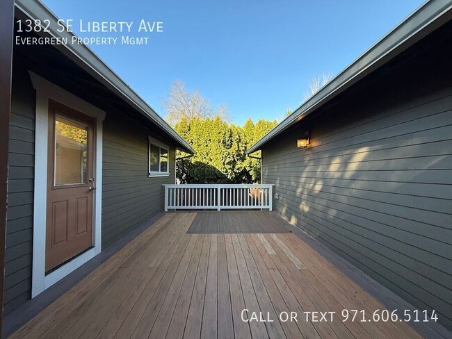 Building Photo - 1382 SE Liberty Ave