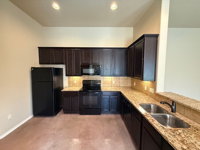 Building Photo - 2530-2532 Pahmeyer Rd
