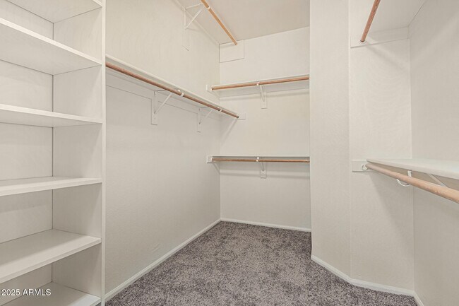 Building Photo - 9069 W Behrend Dr