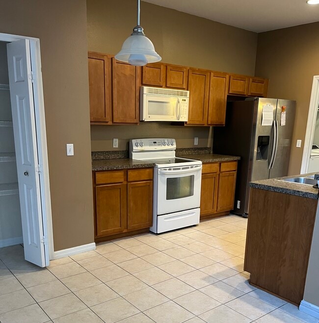 Building Photo - 10043 Moorshire Cir