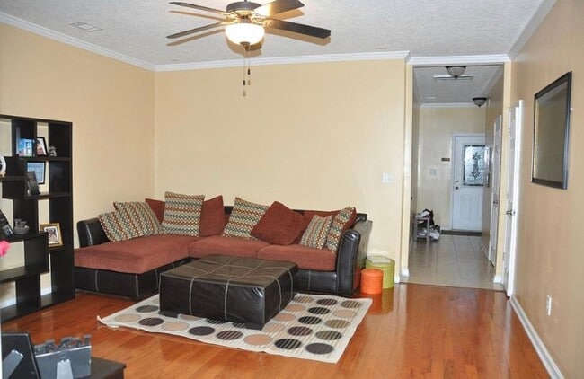 Building Photo - 4 Bedroom 3 1/2 Bath townhome in Augusta