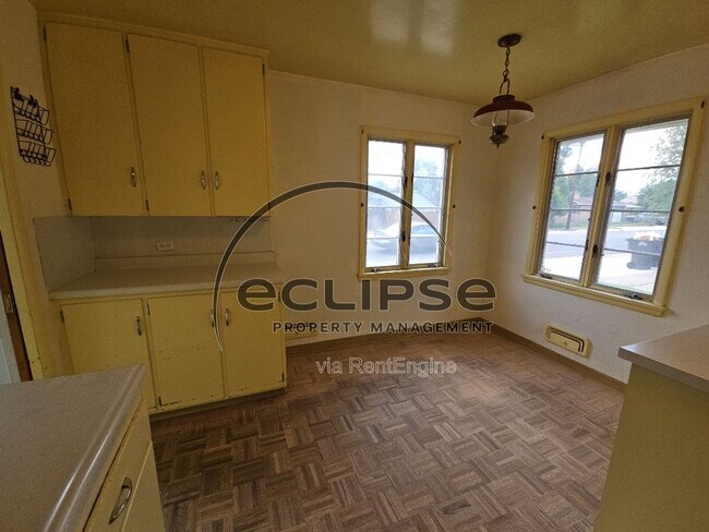 Building Photo - 102 Poncha Ave