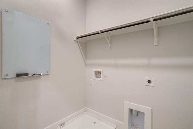 Building Photo - Stylish, Upgraded 3-bedroom, 2.5 bathroom ...