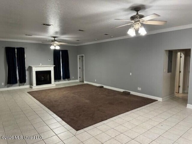 Building Photo - Large Updated Home