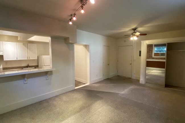 Interior Photo - Regent Darien Apartments LLC.