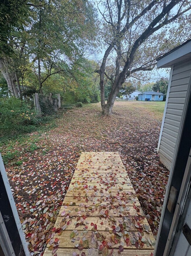 Building Photo - 2423 Patria St