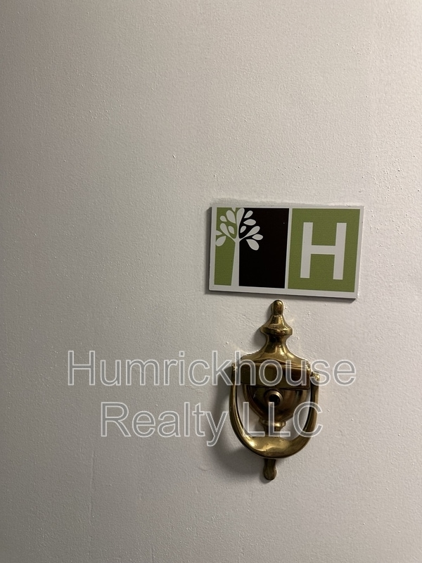 Building Photo - 3164 Central Ave