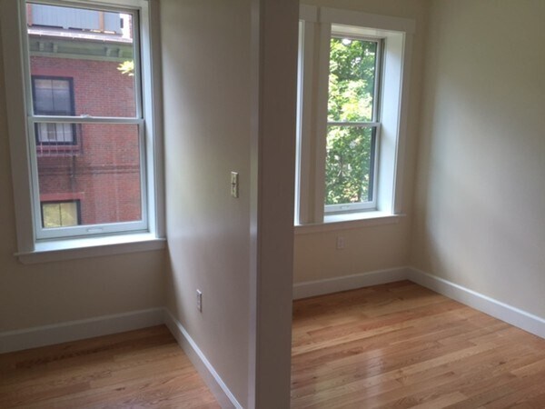 Building Photo - 369 Harvard St