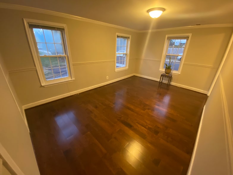 Building Photo - 10623 West Dr