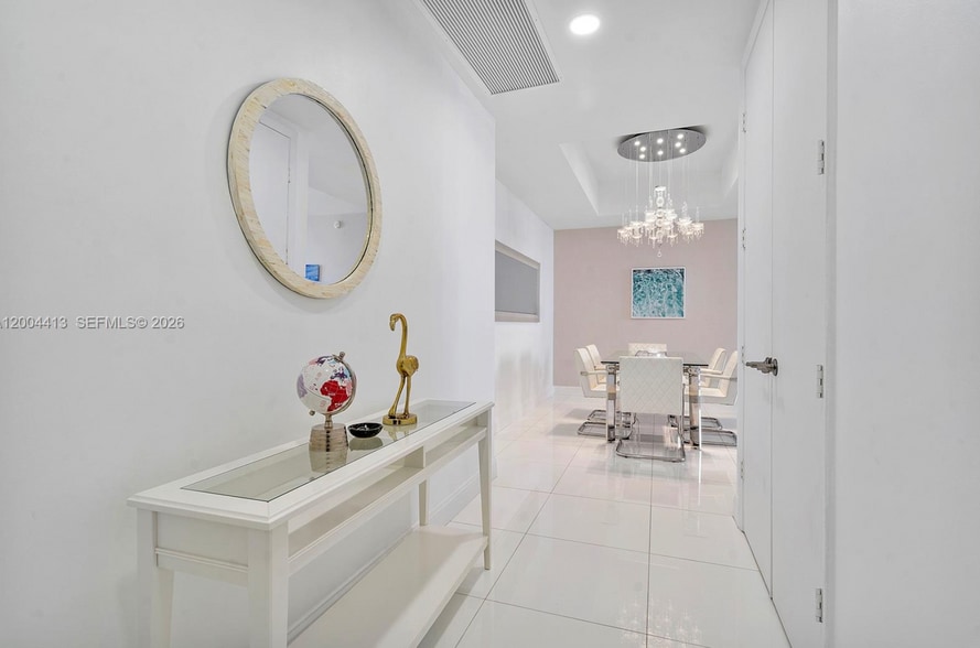 Building Photo - 15811 Collins Ave