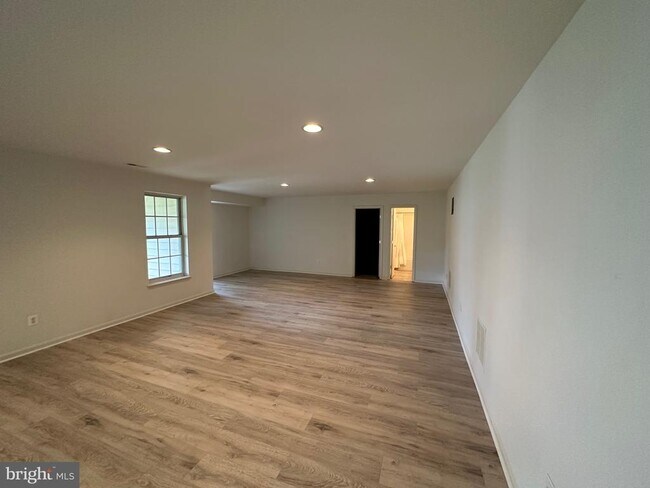 Building Photo - 25869 Flintonbridge Dr