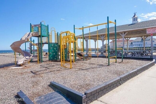 Building Photo - 825 Leeward Dr