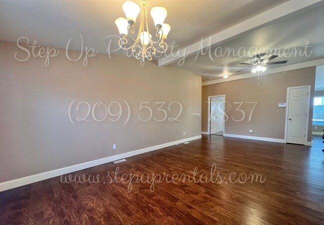 Building Photo - Comfortable & Well-Appointed 3-Bedroom Hom...