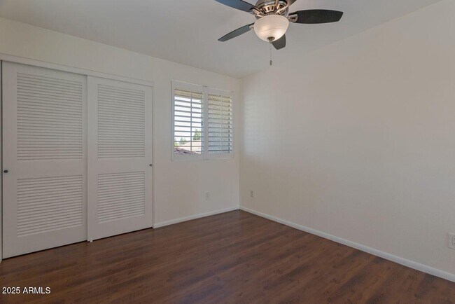 Building Photo - 4020 E Laurel Ln