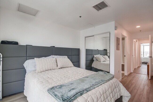 Building Photo - Penthouse Living in Charming Little Italy