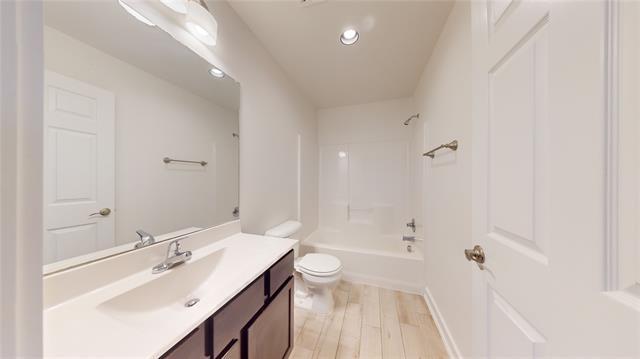 Building Photo - 941 Robineta Ln