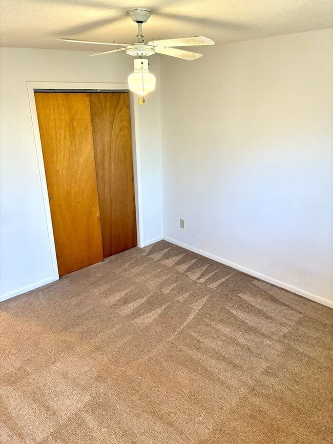Building Photo - *** MOVE-IN SPECIAL 50% off the First Month*** Great 2 bed 1 bath within 1 mile of CSU!
