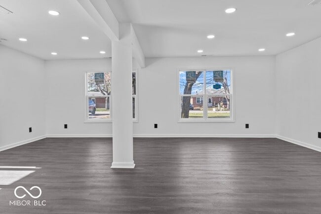 Building Photo - 804 S Albany St