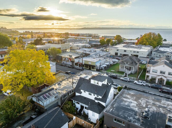 Building Photo - 116 4th Ave N