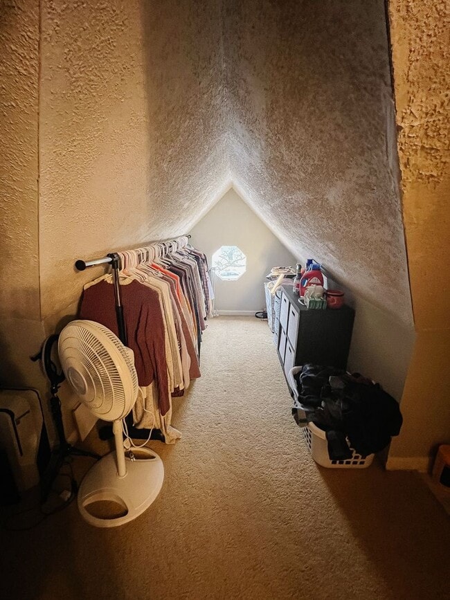 Building Photo - PRELEASING for AUGUST! Close to Campus