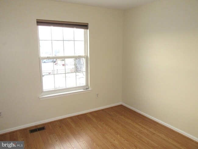 Building Photo - 136 Clear Creek Dr