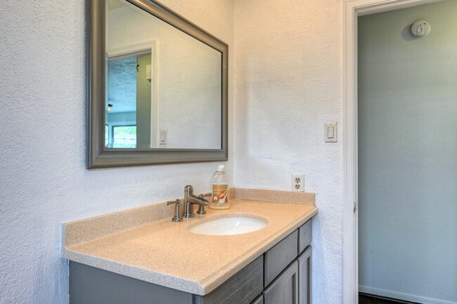 Building Photo - 5103 Temple Bell Dr