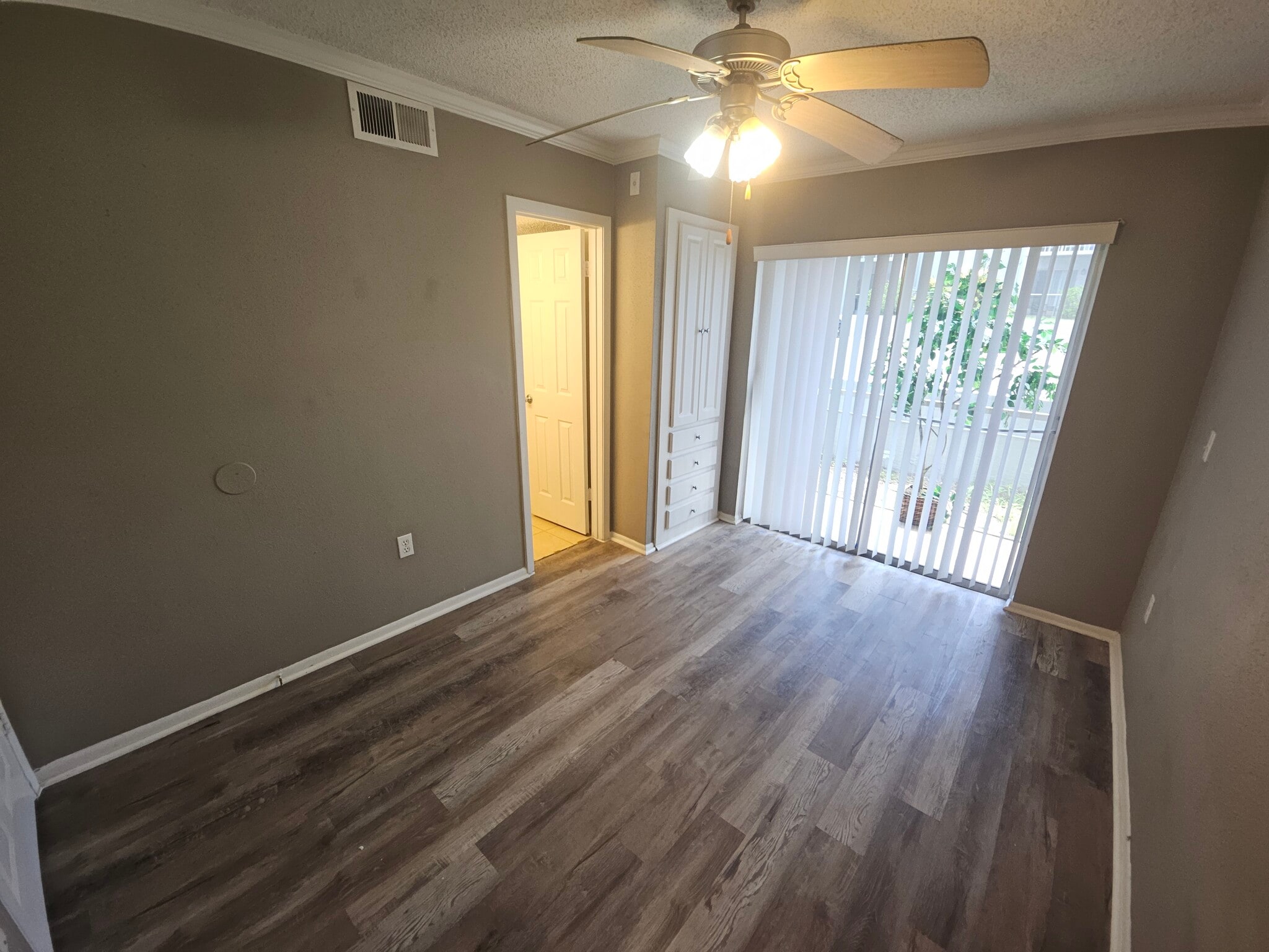 Building Photo - 131 Water Front Way