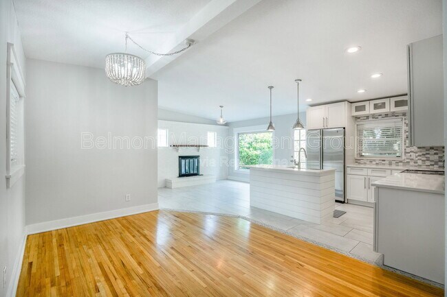 Building Photo - 316 Lake Fair Ln