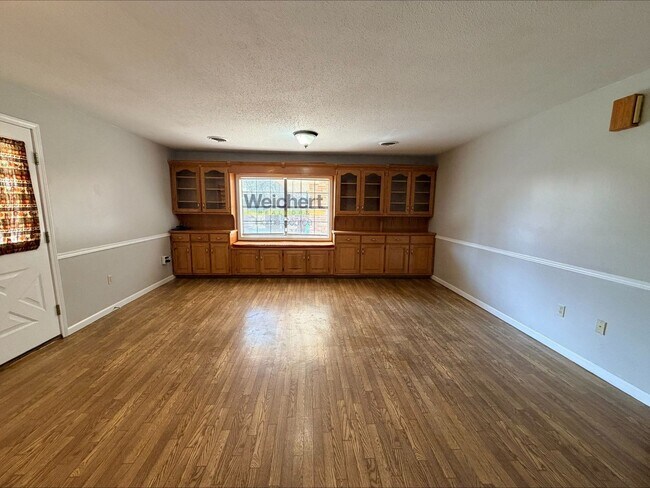 Building Photo - 512 N 5th St