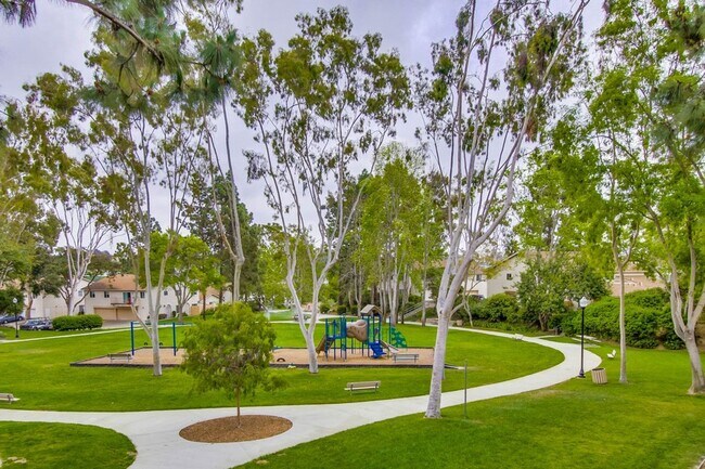 Building Photo - Large spacious 2 Bedroom in UTC