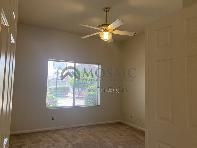Building Photo - 5561 W Park Ave
