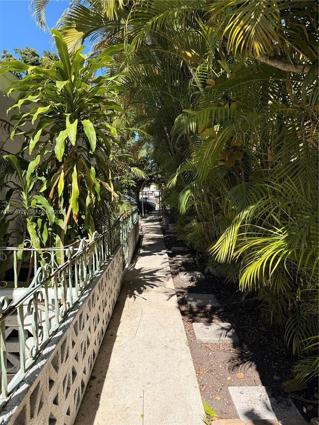 Building Photo - 2538 SW 11th St