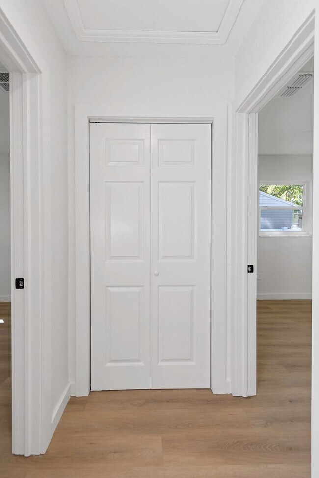 Building Photo - 2710 Boca Ciega Dr N