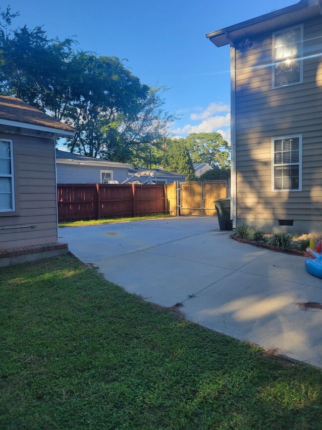 Building Photo - 4BR / 4BA Single-Family Home Near Norfolk ...