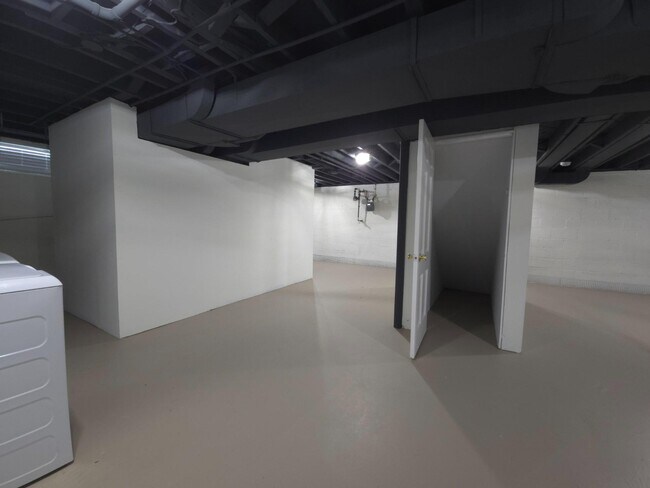 Building Photo - 2209 Quinton Rd