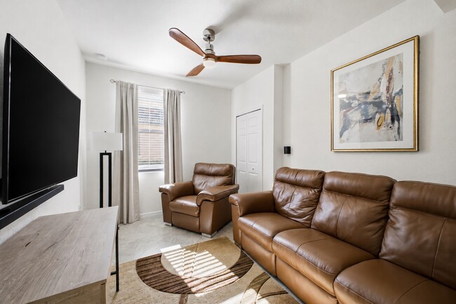Building Photo - 10792 Tarflower Dr