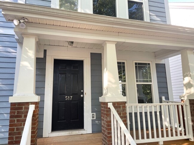 Building Photo - Large Home in Great Location close to USC