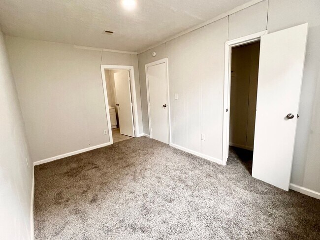 Building Photo - King St.