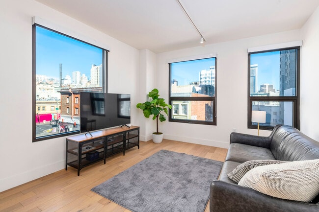 Primary Photo - 719 Larkin St