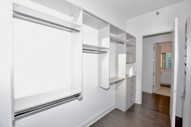 Building Photo - 60 E Randolph St